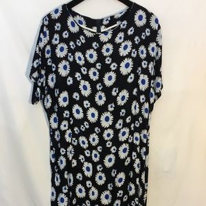 Victoria Loks. Floral T-shirt style dress.Sz 16. NWT.